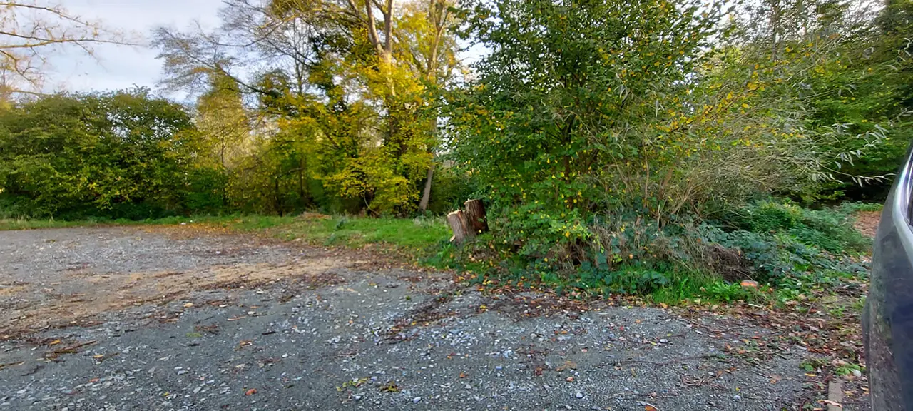 le terrain en attente de l'école